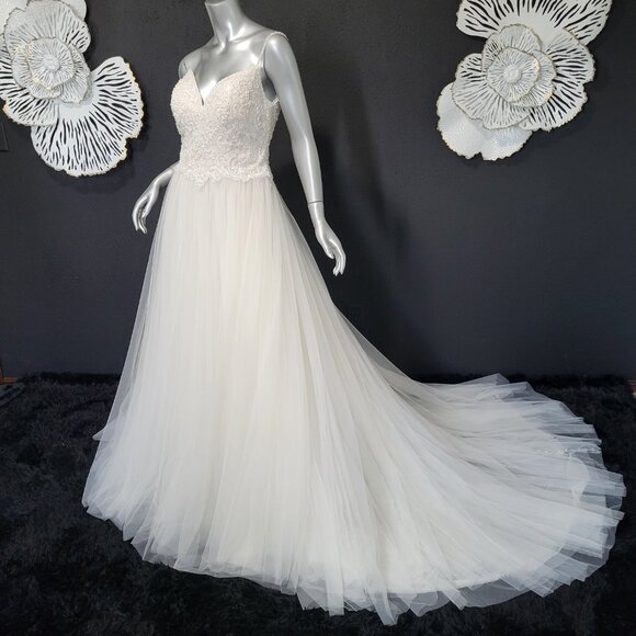 NWT~$2599~ALLURE BRIDAL~8/10~IVORY BEADED BALL GOWN FIT & FLARE WEDDING DRESS - Picture 1 of 16